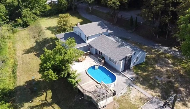 Encanto at Laceyville - Fire pit - apple picking and pumpkins