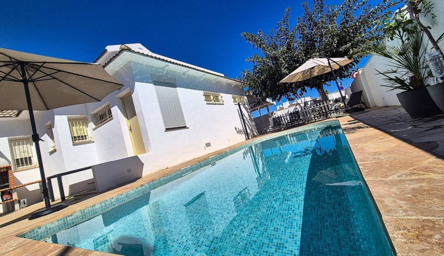 "Encanto"@MARISOL: 250m to the beach, private pool, A/C, WiFi, dog beach