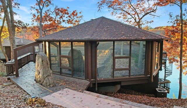 Enchanting Modern Tree House Villa @ Lake of the Ozarks