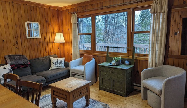 Enchanted chalet with Hot Tub near Saint Sauveur