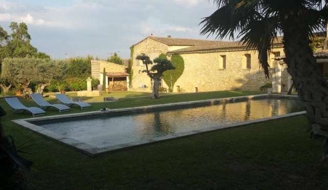 Enchanted Provencal farmhouse between vines and cicadas