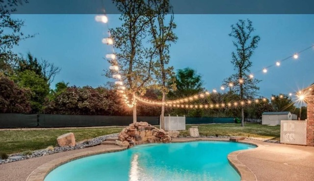 Enchanted 1-Acre 5bd Home with Private Pool, Gated Community