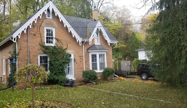 Enchanted Cottage in Paris Ontario