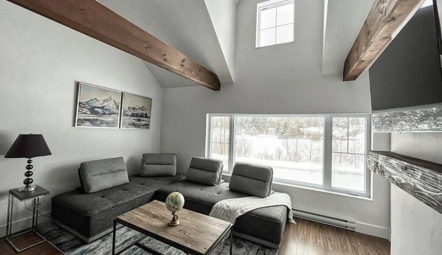 Enchanted Forest Home between Two Mountain Resorts