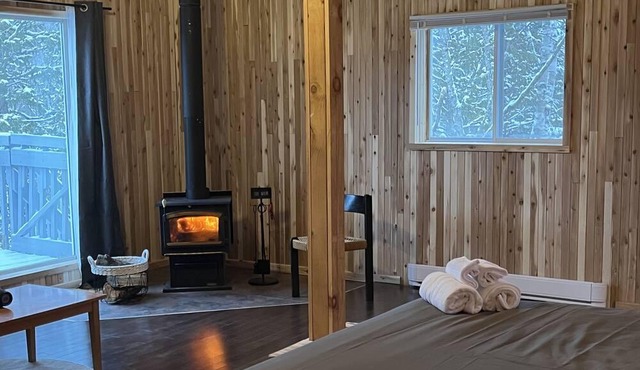 Enchanted Forest Retreat, King Bed Suite with Spa.