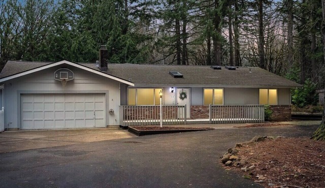 Enchanted Forest Retreat - 4Bedroom, 3bath 2250sf