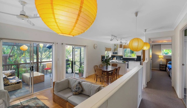 Enchanted Garden Island Cottage with Bikes and Air Con.