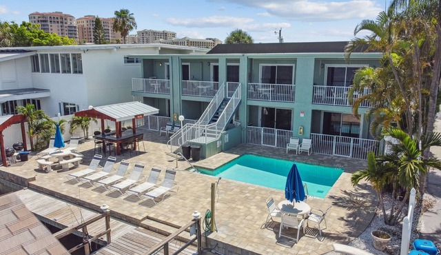 Enchanted Inn Suite #3: Waterfront, Pool, Fishing Dock, Boat Docks & Tiki Bar!