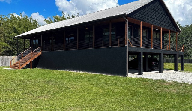 Enchanted Log Cabin Retreat: Sarasota/St. Pete