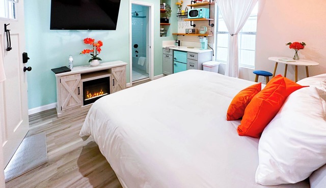 Enchanted TINY HOME SUITE near Downtown Winter Garden