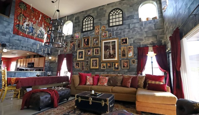 Enchanted Villa with Lake View 6-Bedroom in Resort