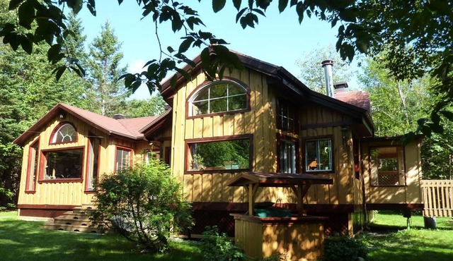 Enchanting estate in the Three Lakes Valley at Stoneham