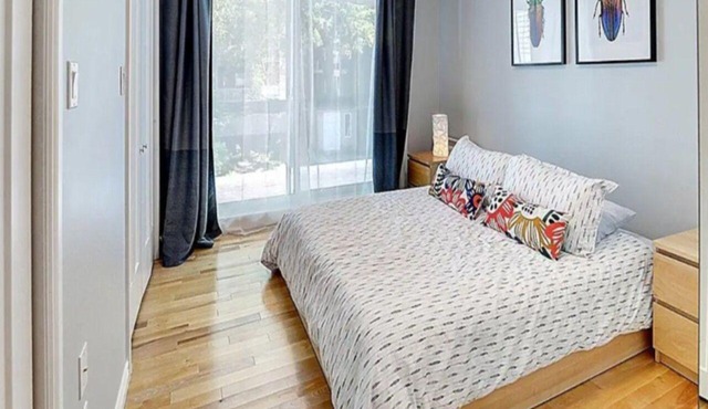 Enchanting 2-bedroom apartment with AC in vibrant Montréal