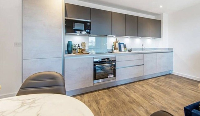 Enchanting 2-bedroom apartment with WiFi in Rainham