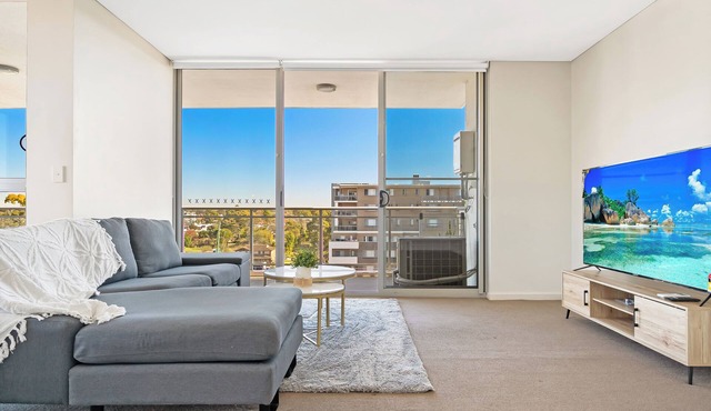 Enchanting 2-bedroom apartment with AC in lively Liverpool