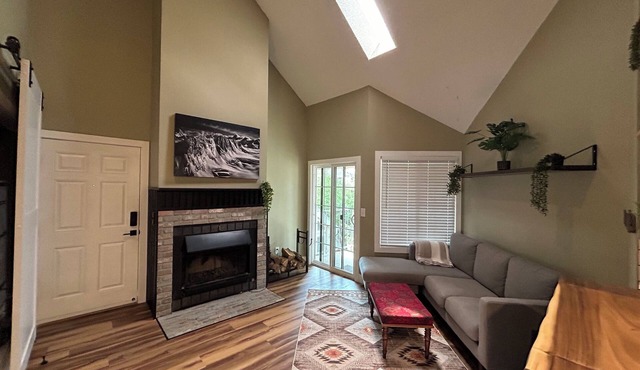 Enchanting 2-bedroom condo with AC in Boulder