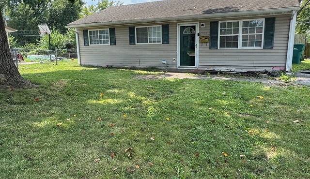 Enchanting 2-bedroom house with AC in Saugetn10 Minutes from downtown St.Louis
