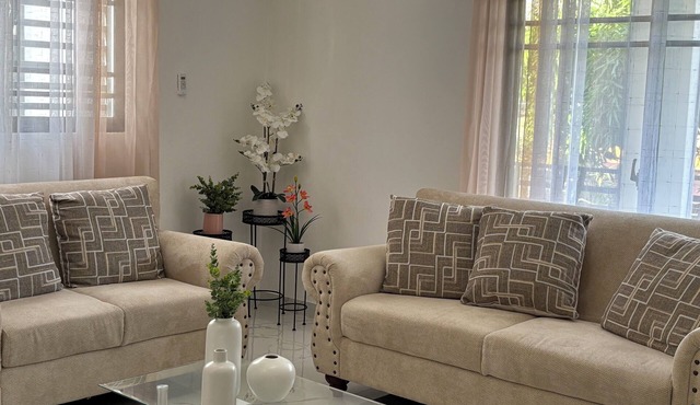 Enchanting 3-bedroom house with AC in Santo Domingo, 25 minutes from airport.