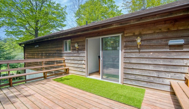 Enchanting 3-Bedroom Cottage Surrounded By Nature Close To The Beach!