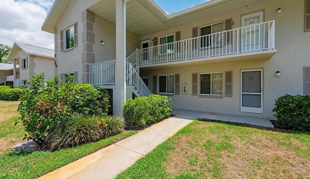 Enchanting 3-bedroom condo in Naples, LELY