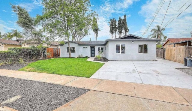 Enchanting 3-bedroom house with AC in El Cajon