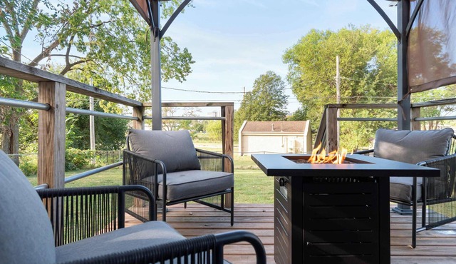 Enchanting 3BR Cottage, Close to Downtown!