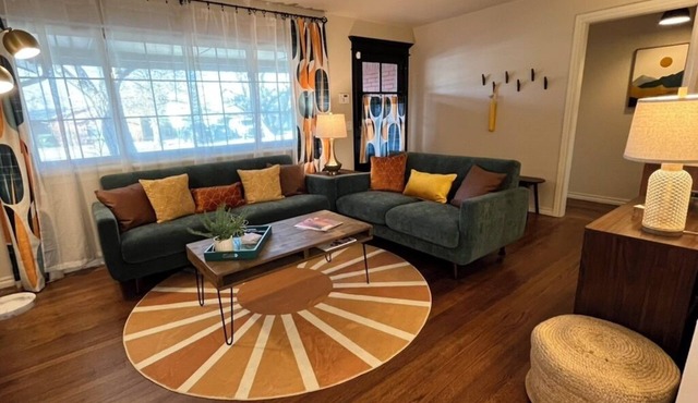 Enchanting 3BR house with MCM decor in The Village