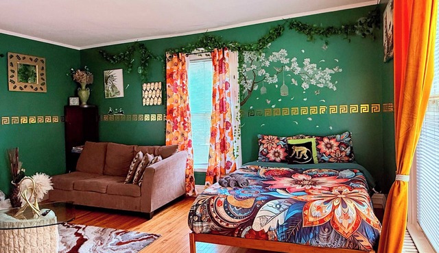 Enchanting 3BR Near Downtown Hartford Cozy & Modern with Parking