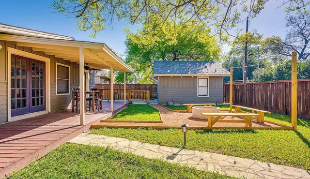 Enchanting 4-bedroom house with Pool, Theater, Firepit and Games. Pet Friendly.
