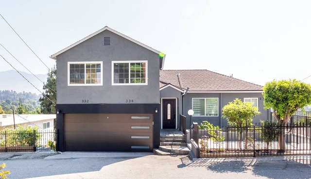 Enchanting 4-bedroom house with panoramic view in Pasadena.
