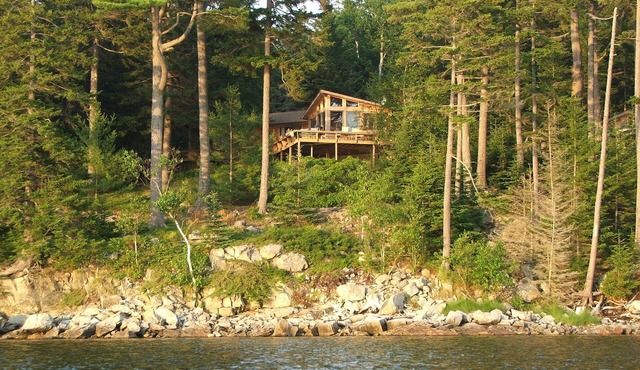 Enchanting 4-bedroom ocean-front house minutes from Acadia Park and private dock