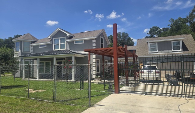 Enchanting 4-bedroom house with AC in Cleveland