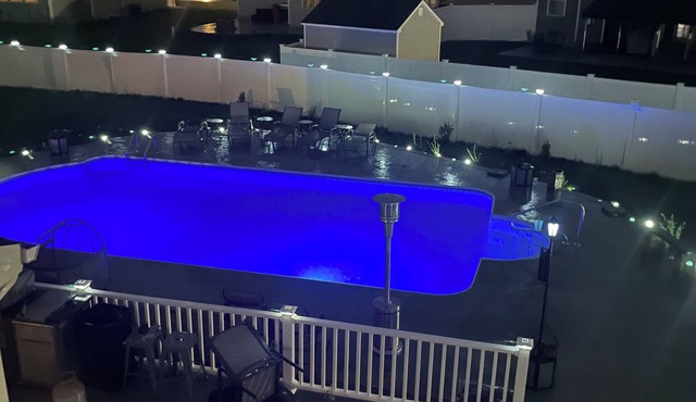 Enchanting 5-bedroom house with AC in Grand Island, hot tub, patio, pool