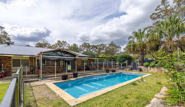 Enchanting 5BR Greenbank Staycation