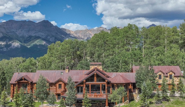 Enchanting 7-bedroom house with ski-in/ski-out access in Mountain Village