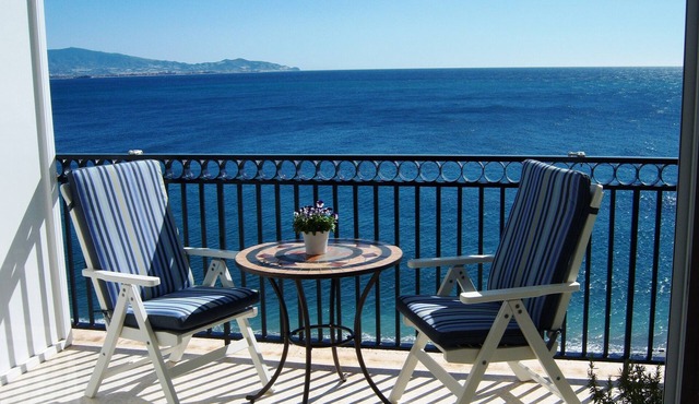 Enchanting apartment, 1st beach line, panoramic views, parking, fast internet