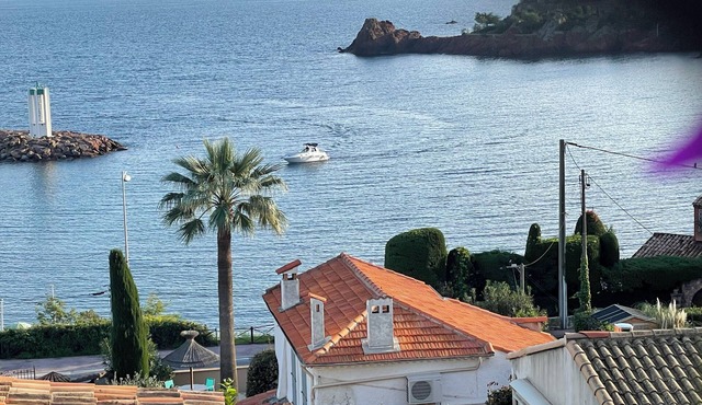 Enchanting beach house in Théoule-sur-Mer directly on the Plage de la Figueirette