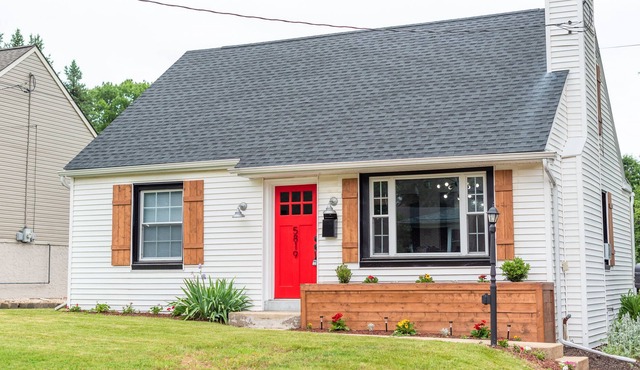 Enchanting Belle Cottage