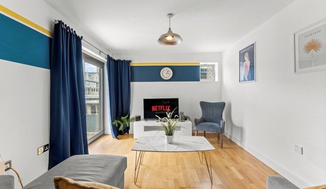 Enchanting Bristol Abode -Sleeps 6 with Balcony!