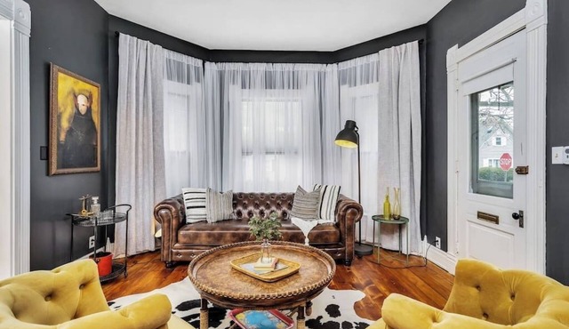 Enchanting Bungalow - 2BR Historic Hidden Gem