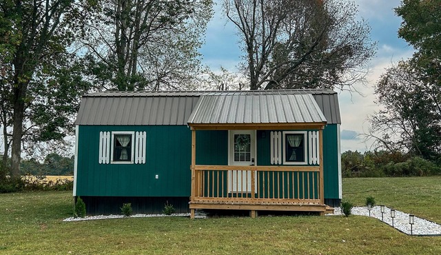 Enchanting cabin with AC in Auburn - Perfect for a cozy getaway