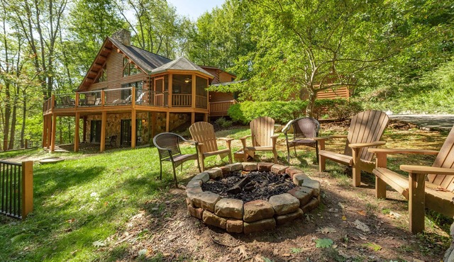 Enchanting Chalet w/Deck, Fireplace & Hot Tub