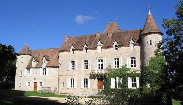 Enchanting Chateau with En-suites, Heated Pool, Tennis, Grand Pianos, BBQ, WiFi