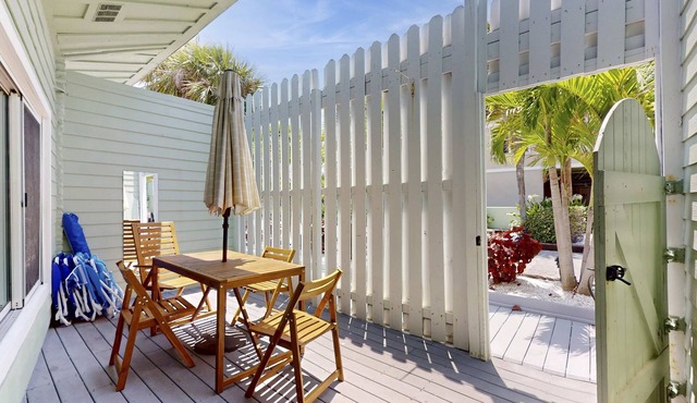 Enchanting condo with full kitchen enclosed yard and washer dryer