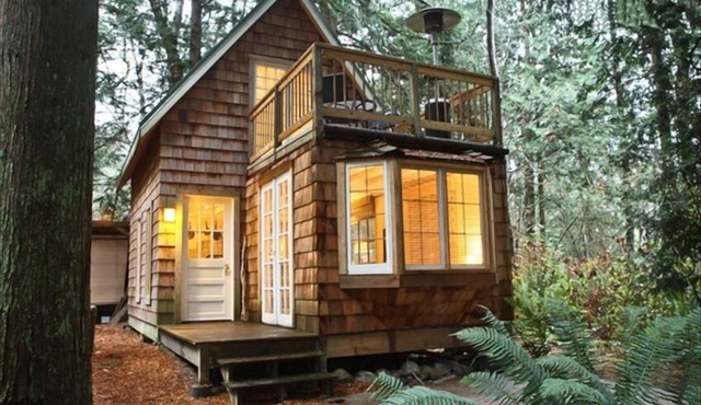 Enchanting cottage connected to Lily Point Marine Park