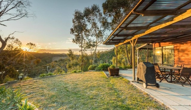 Enchanting Cottage with Vineyard & Bushland Views in Clare Valley