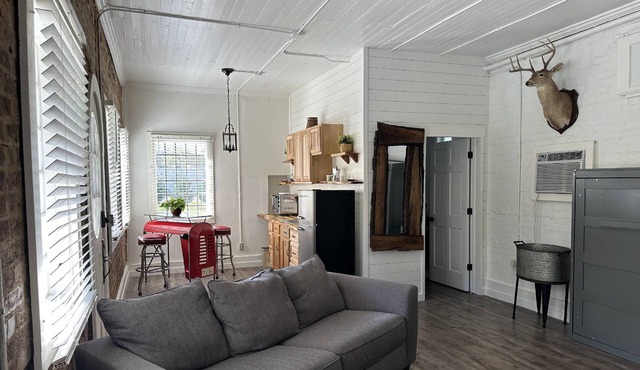 Enchanting Cottage with Historical Charm | Across From The Valley Venues & Lookout Mountain | Hiking