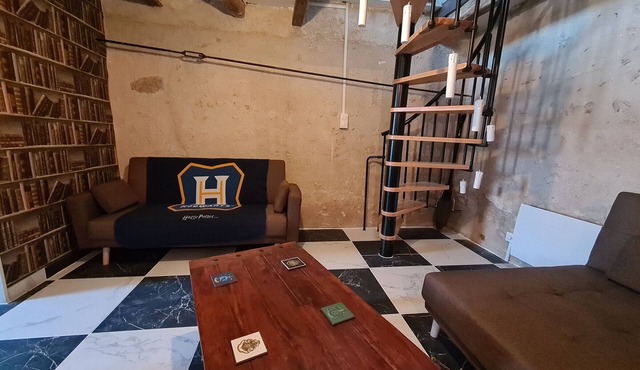 Enchanting Countryside Retreat: Cozy Cottage with Pool, Kids' Games, Netflix, and WiFi