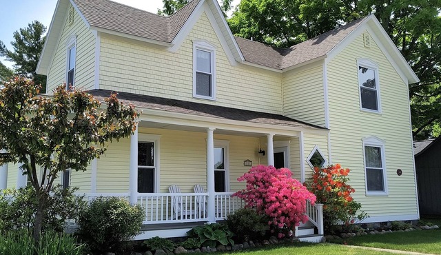 Enchanting Elk Rapids Victorian, 2 Blocks from Beaches