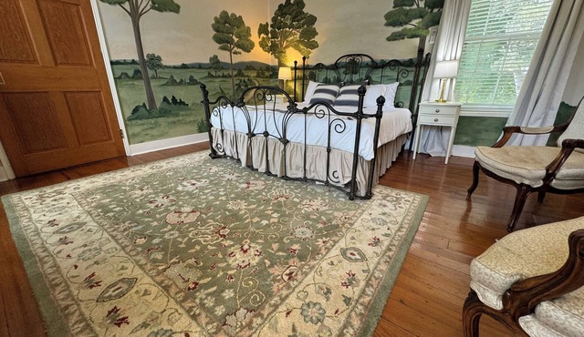 Enchanting Farmhouse Retreat with Infrared SaunanHuge Fire Pit Gourmet Kitchen